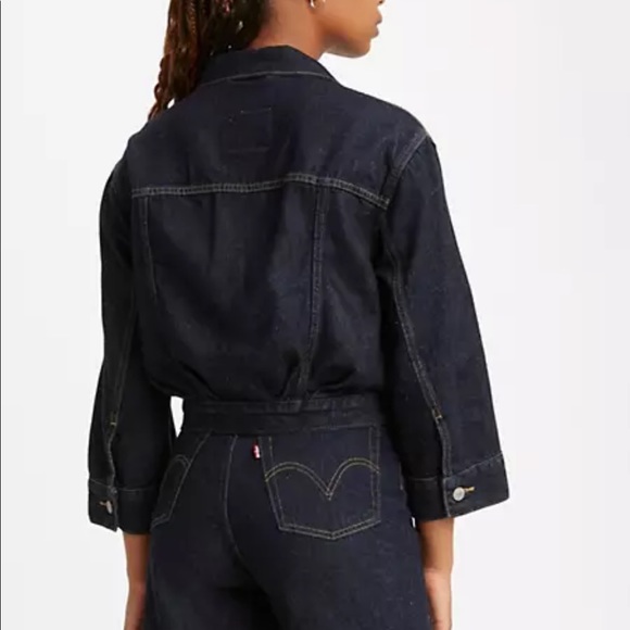 Dark wash Levi’s cropped jean jacket💎 - Picture 2 of 10